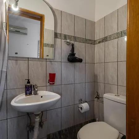 Superior La * Larissa